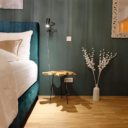 Design Nr 2 Mit Terrasse Und Parkplatz *