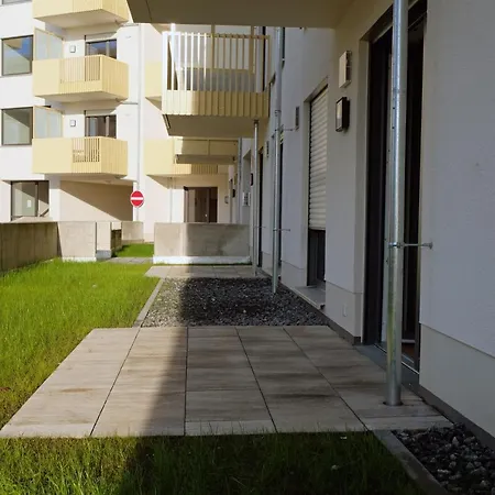 Design Nr 2 Mit Terrasse Und Parkplatz * Штраубинг