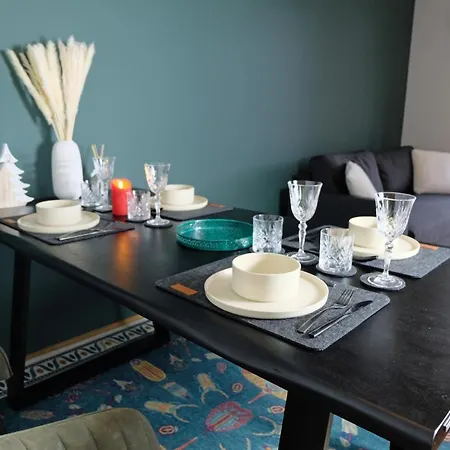 Design Nr 2 Mit Terrasse Und Parkplatz Στράουμπινγκ