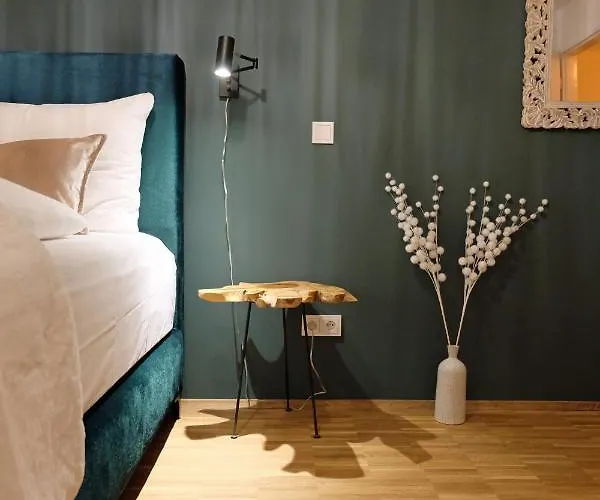 Design Nr 2 Mit Terrasse Und Parkplatz *