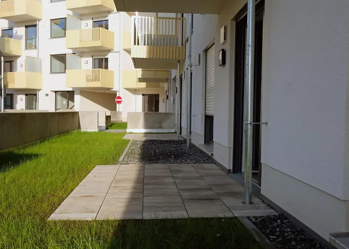 Design Nr 2 Mit Terrasse Und Parkplatz * اشتراوبينغ