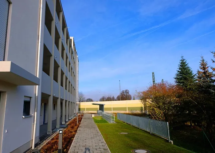 Design Nr 2 Mit Terrasse Und Parkplatz * اشتراوبينغ